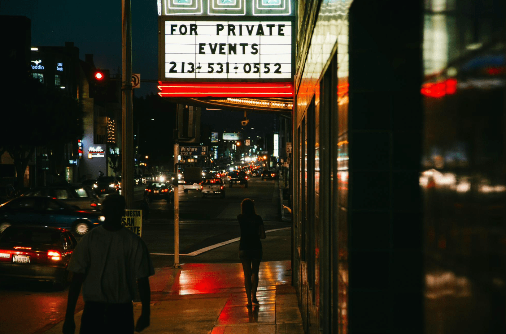 Digital vs. Traditional Signage: Which is Right for Your Business?